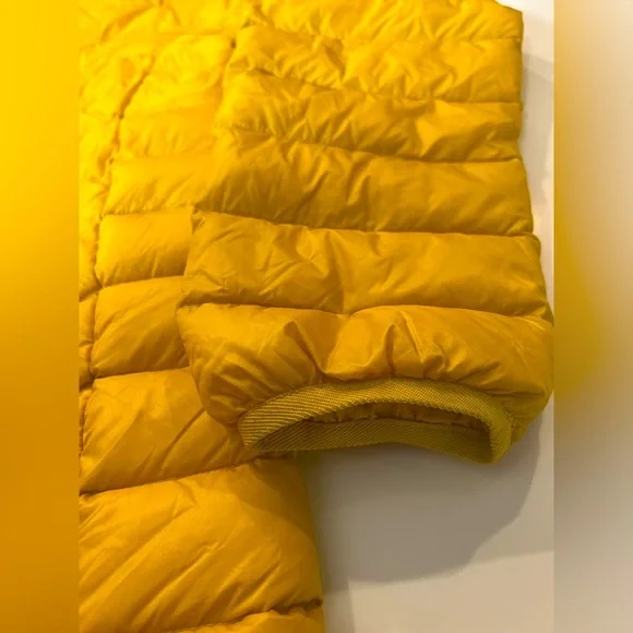AE Outfitters Yellow Puffer Jacket
Duck Down
Size Med - Picture 6 of 7